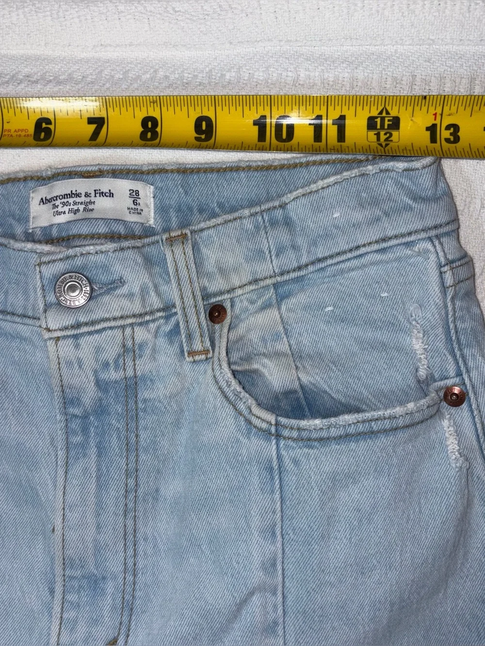Abercrombie Fitch 90s Straight Ultra High Rise Jeans Womens Size 28/6 Light Wash - Picture 7 of 12